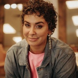 Meet your Posher, Ema